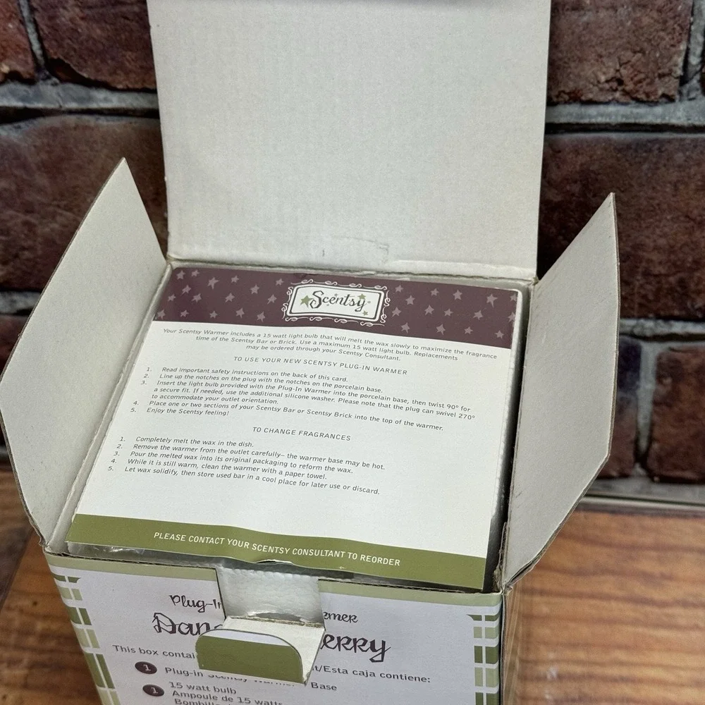 Scentsy DANDY CHERRY Plug-In Wall‎ Nightlight Wax Warmer Red Flowers Retired Box